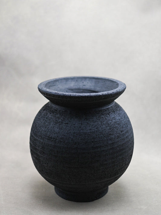 Black Textured Rounded Pot