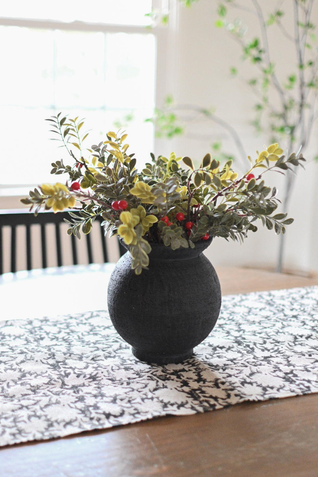 Black Textured Round Pot
