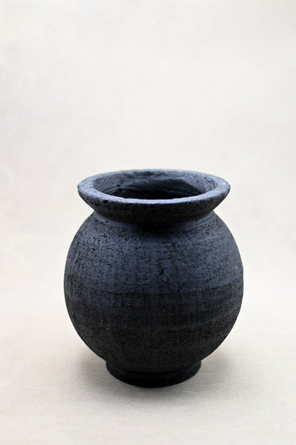 Black Textured Round Pot