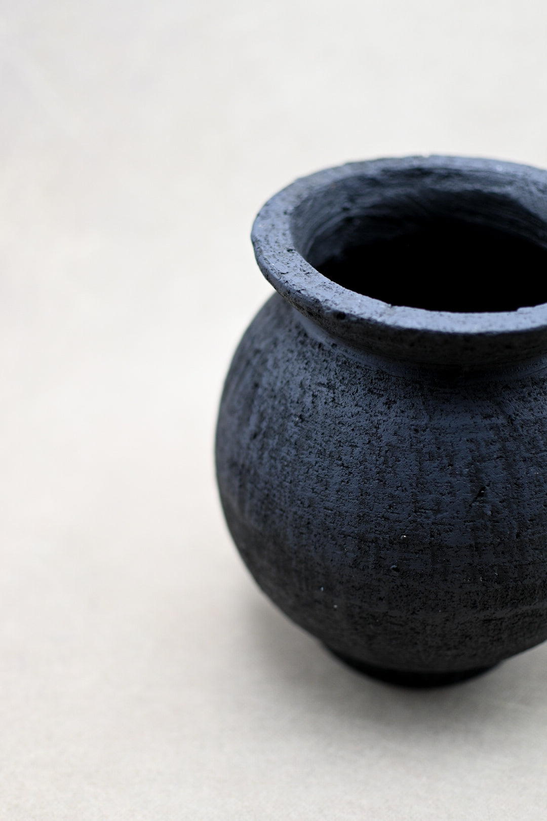 Black Textured Round Pot