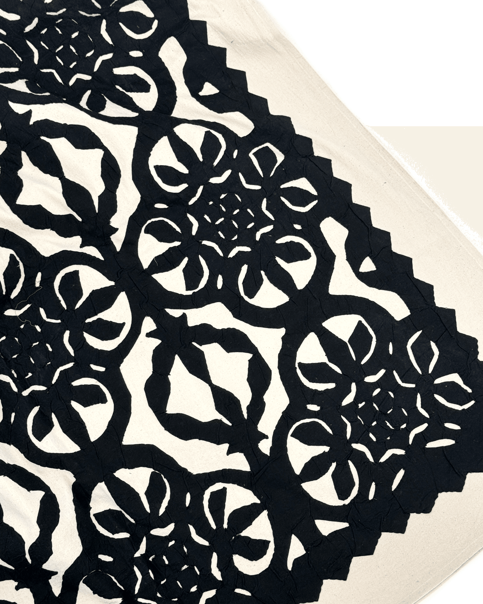 Catie Applique Cotton Quilt - Black & White - Maple Village Lane