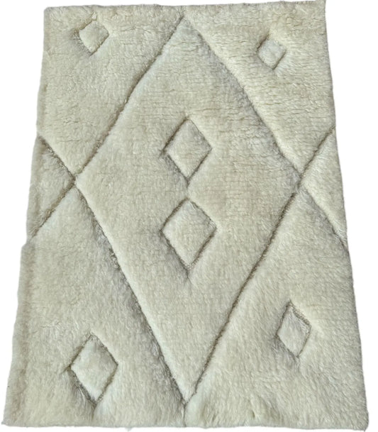 Elegant Diamond Accent Handmade Moroccan Rug